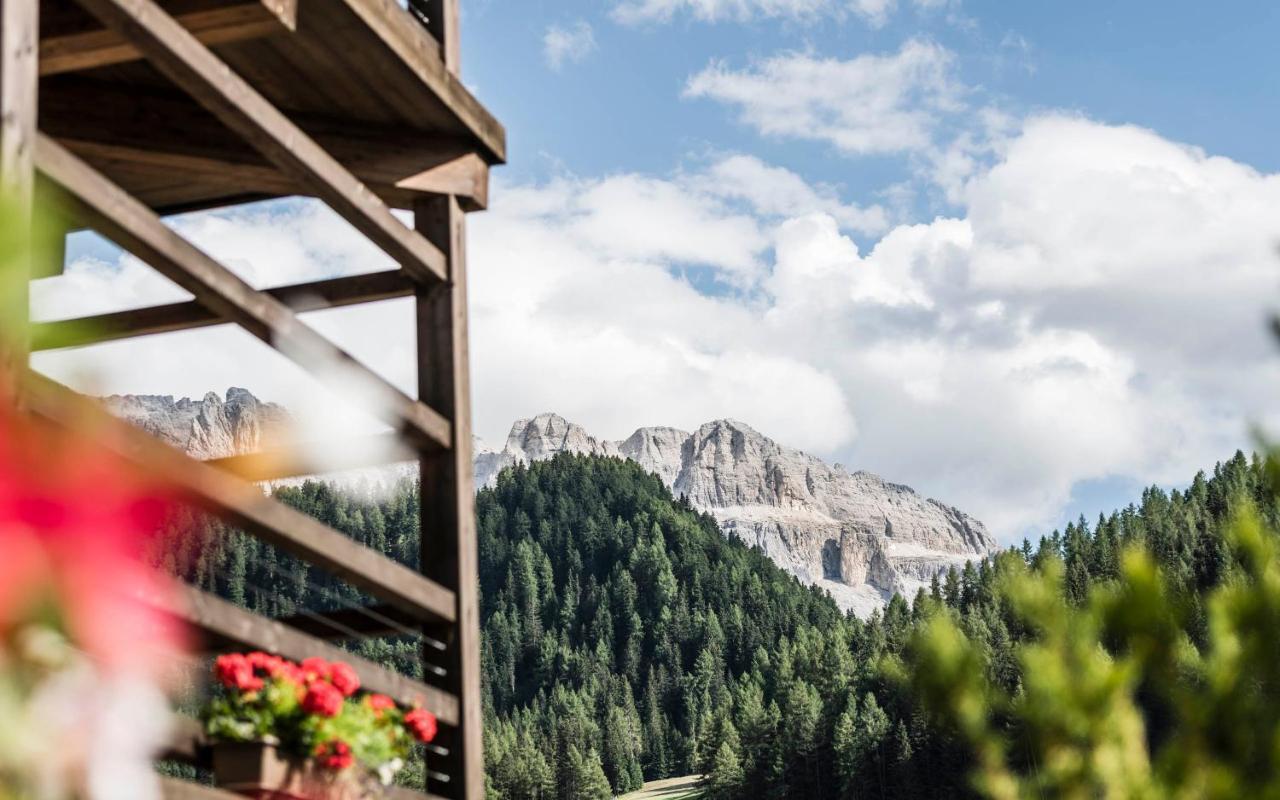 Cadepunt The Dolomites Lodge Selva di Val Gardena Exterior photo